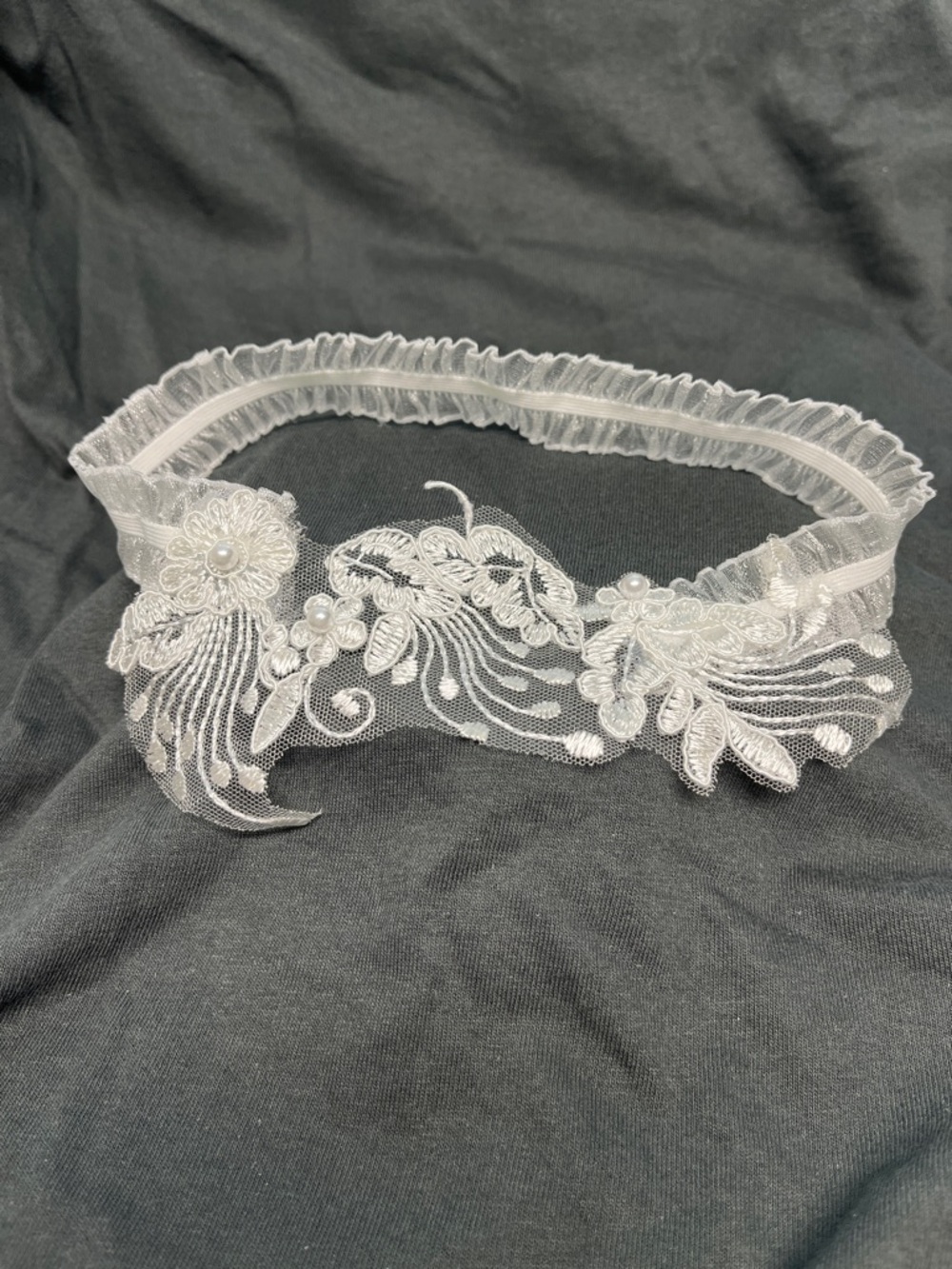 Bridal garter NIP approx 8.5” band diam, lace and tulle w faux pearls